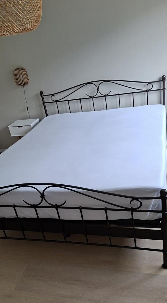 Tweepersoonsbed 180x 220 cm met metalen frame, Huis en Inrichting, Slaapkamer | Bedden, Ophalen, Gebruikt, Bruin, Tweepersoons