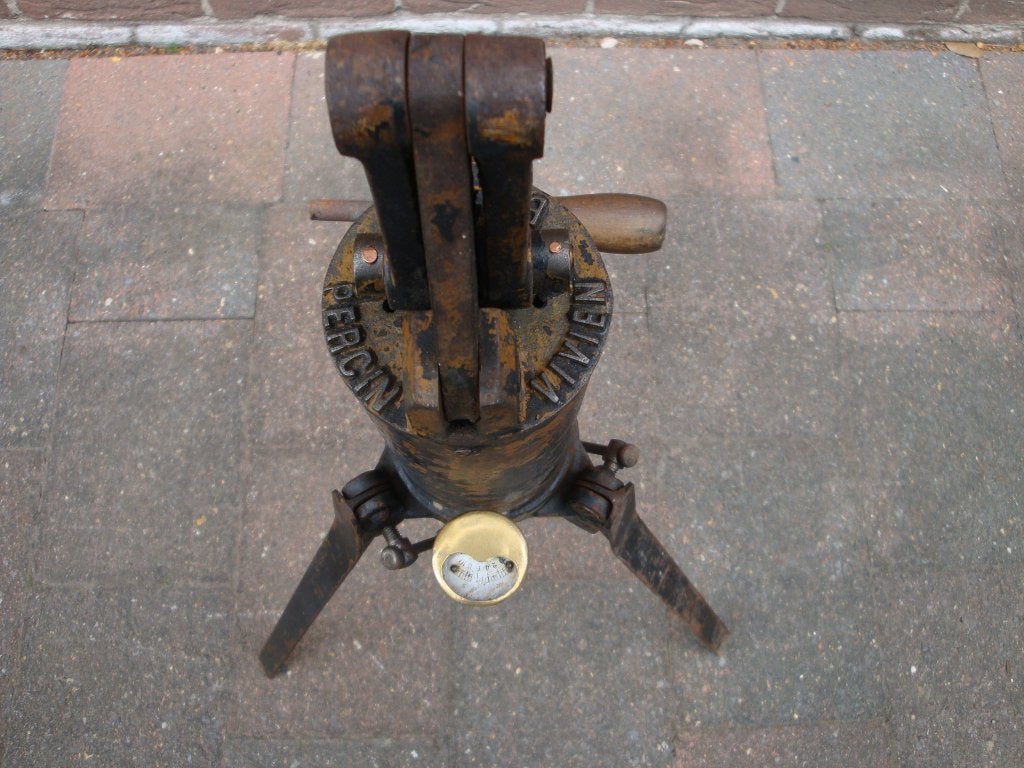 ANTIEKE BANDENPOMP 'VIVIEN & PERCIN' 1930 - 1932, Ophalen of Verzenden
