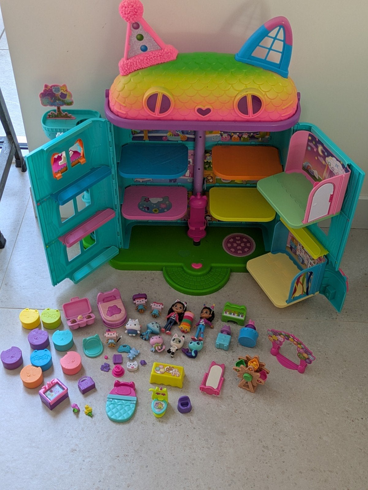 Gabby's poppenhuis, Ophalen, Poppenhuis