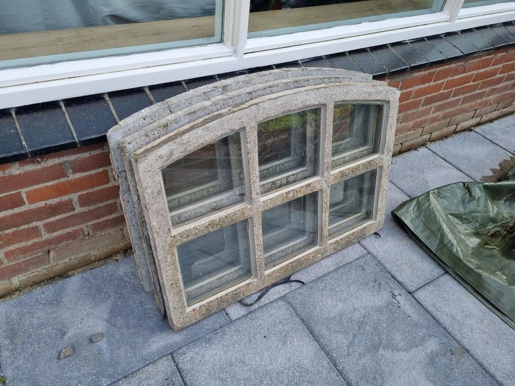 3 Betonnen kozijn met glas 90x60, Ophalen, Overige materialen, 75 tot 150 cm, Raamkozijn