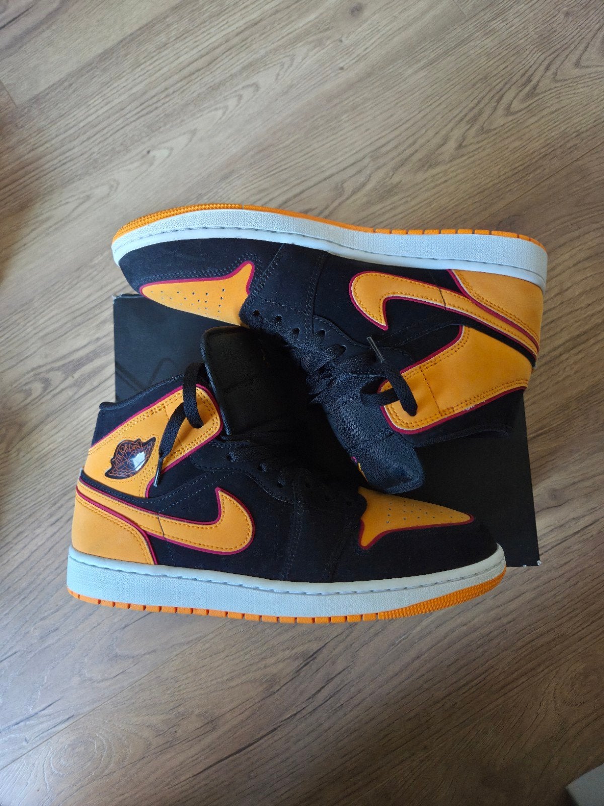 Air Jordan 1 Mid 'Vivid Orange' – Maat 42.5, Overige kleuren, Verzenden, Nike Air Jordan, Sneakers of Gympen