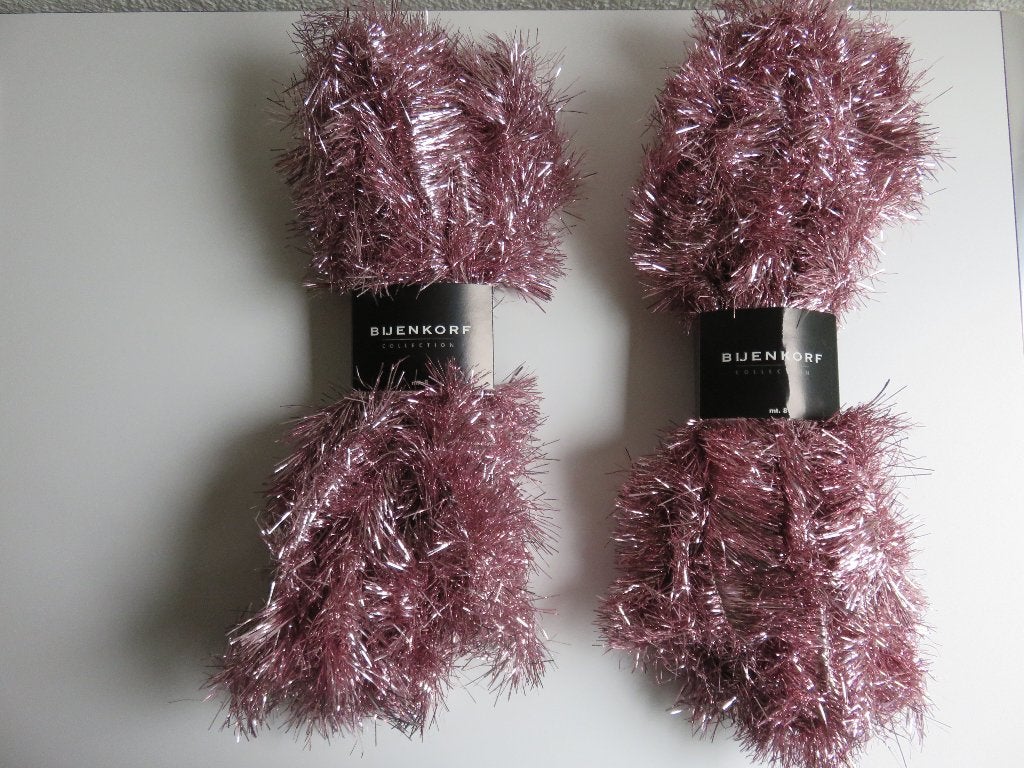 2 Kerstslingers guirlandes roze van de Bijenkorf, Diversen, Ophalen of Verzenden, Zo goed als nieuw