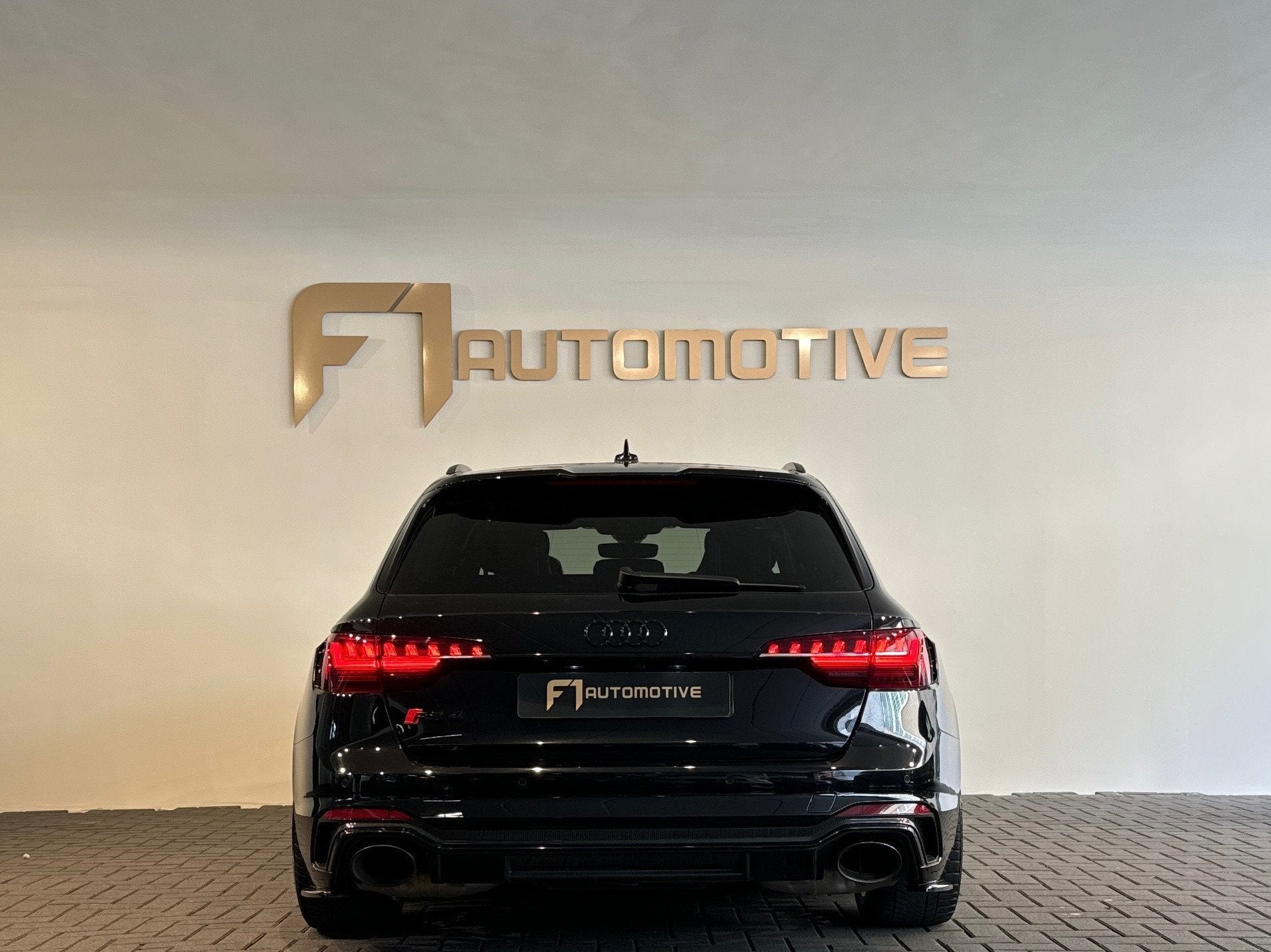 Foto 11 van Audi RS4 Avant 2.9 TFSI quattro Pano|Ceramic|B&O|HuD|Carbon