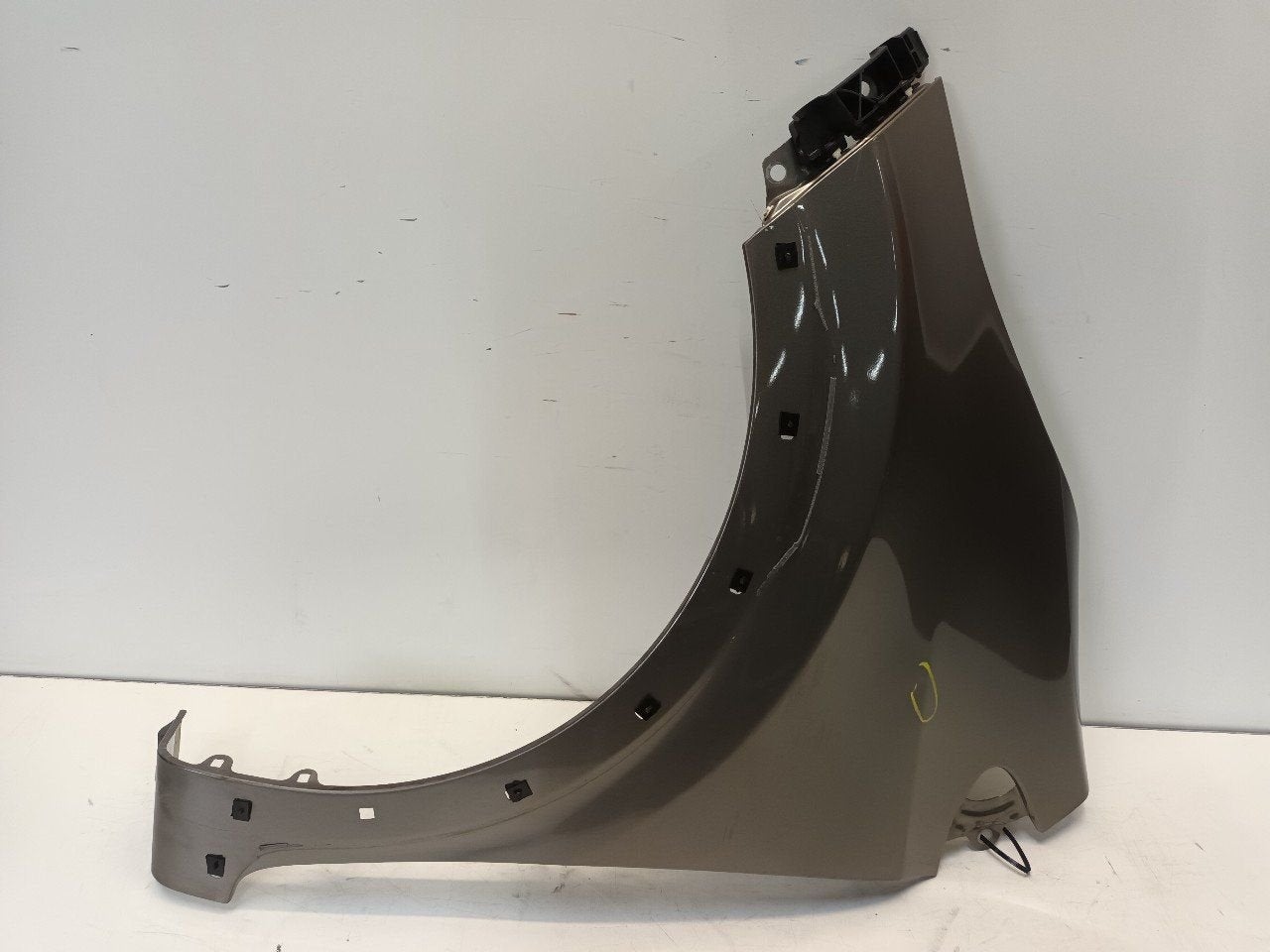 Spatbord links voor Kia Picanto, Onderdelen@venauto.nl, Van der Ven Autorecycling B.V., Ettenseweg 76, 4706 PB Roosendaal, The Netherlands