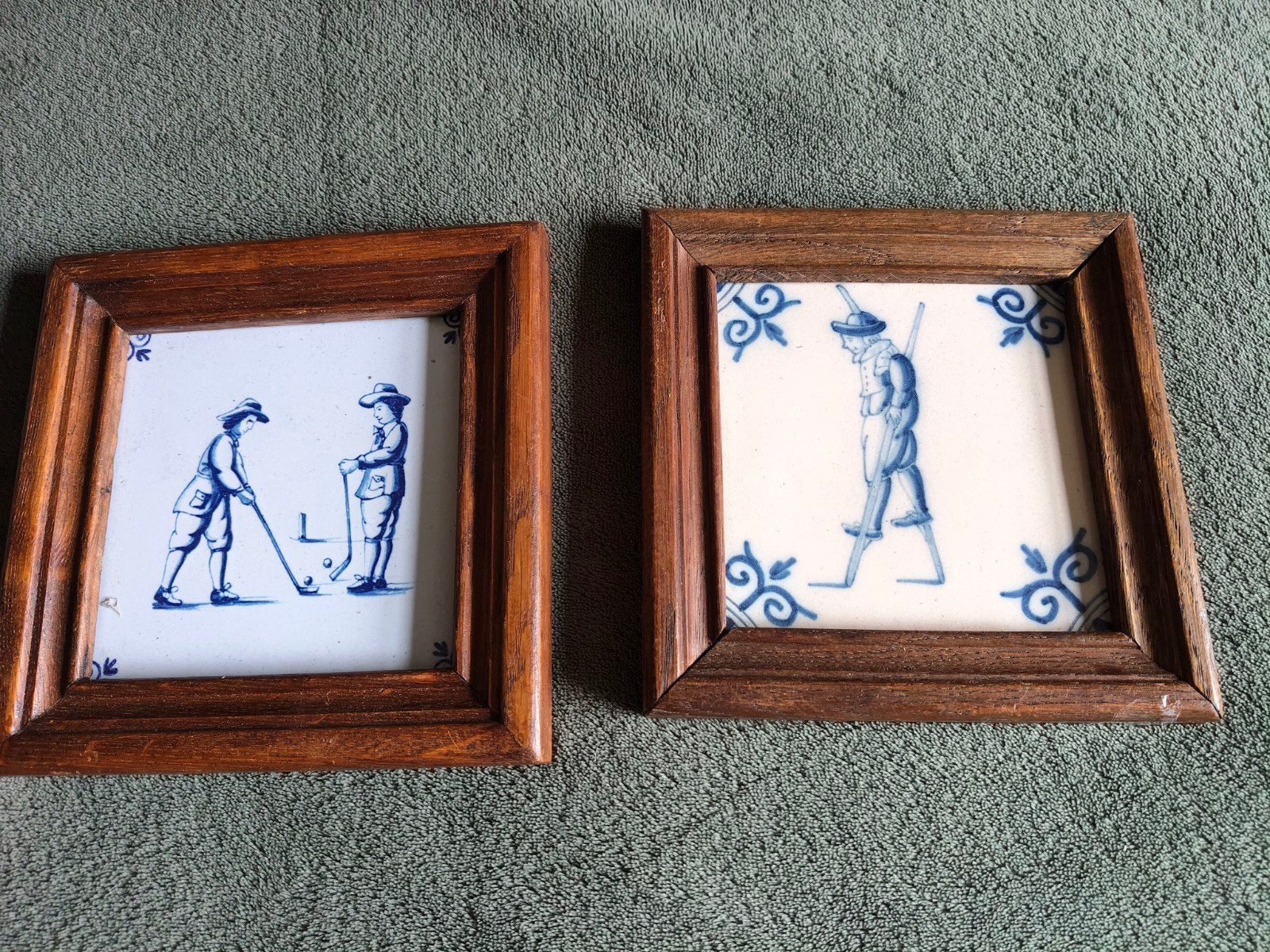2 oude tegeltjes in houten frame, brocante siertegeltjes, Ophalen of Verzenden