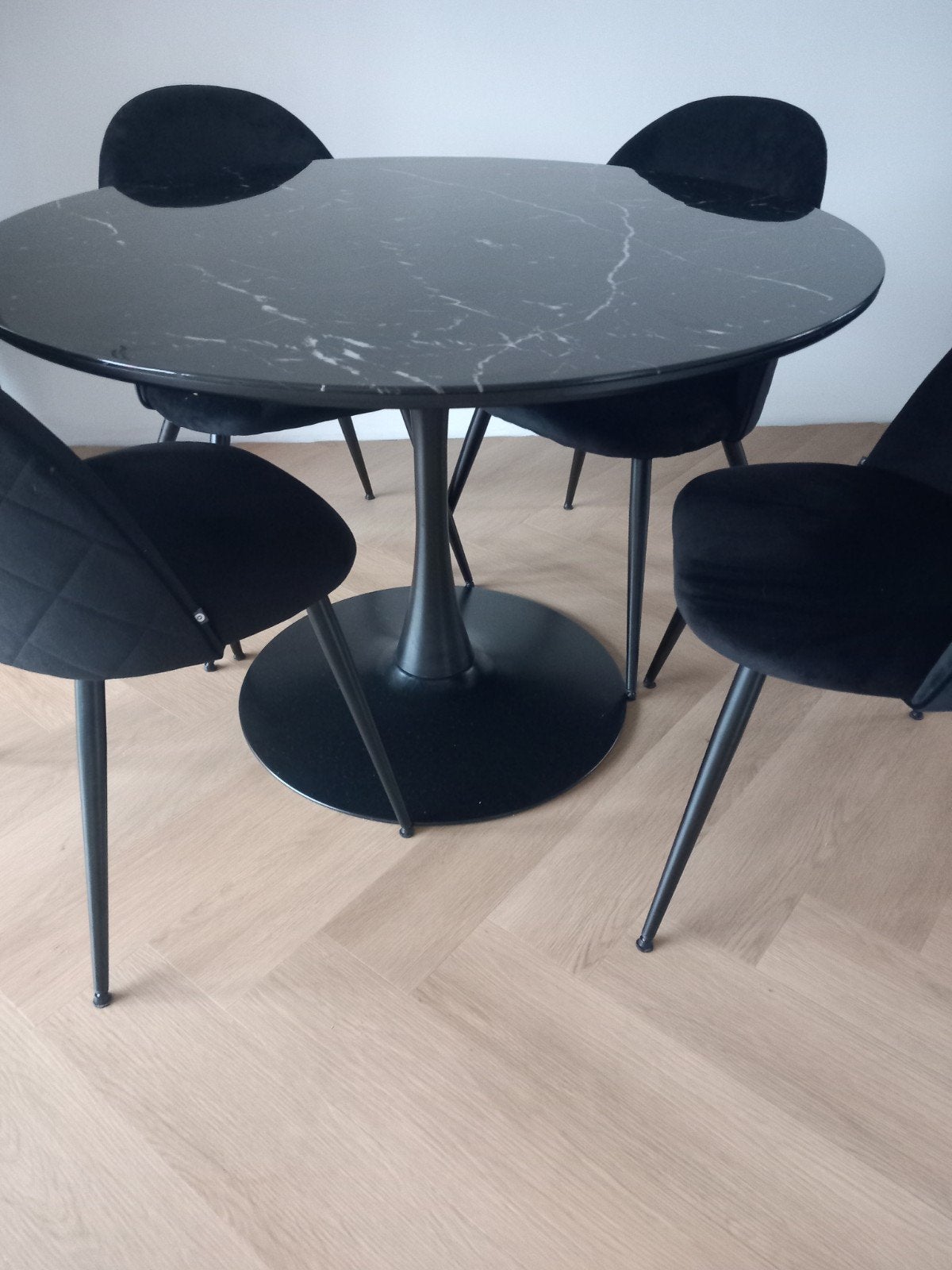 tafel met 4 stoelen, Ophalen, Rond, Zo goed als nieuw, Vier personen