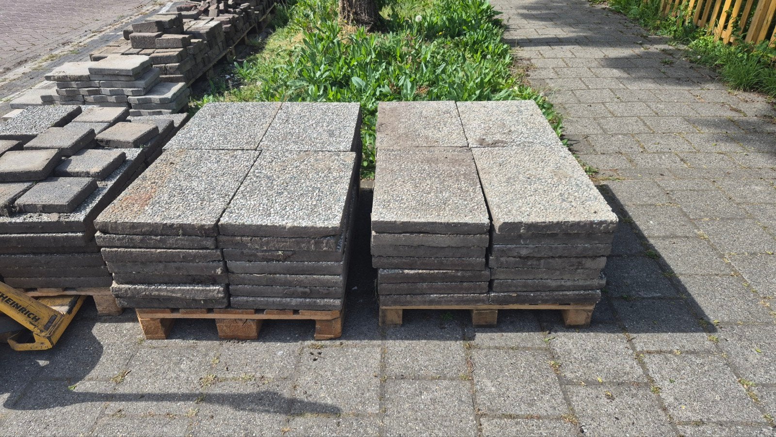 Grindtegels 40x60 (ca. 70 stuks) en klinkers, Ophalen, Gebruikt, Beton, Klinkers