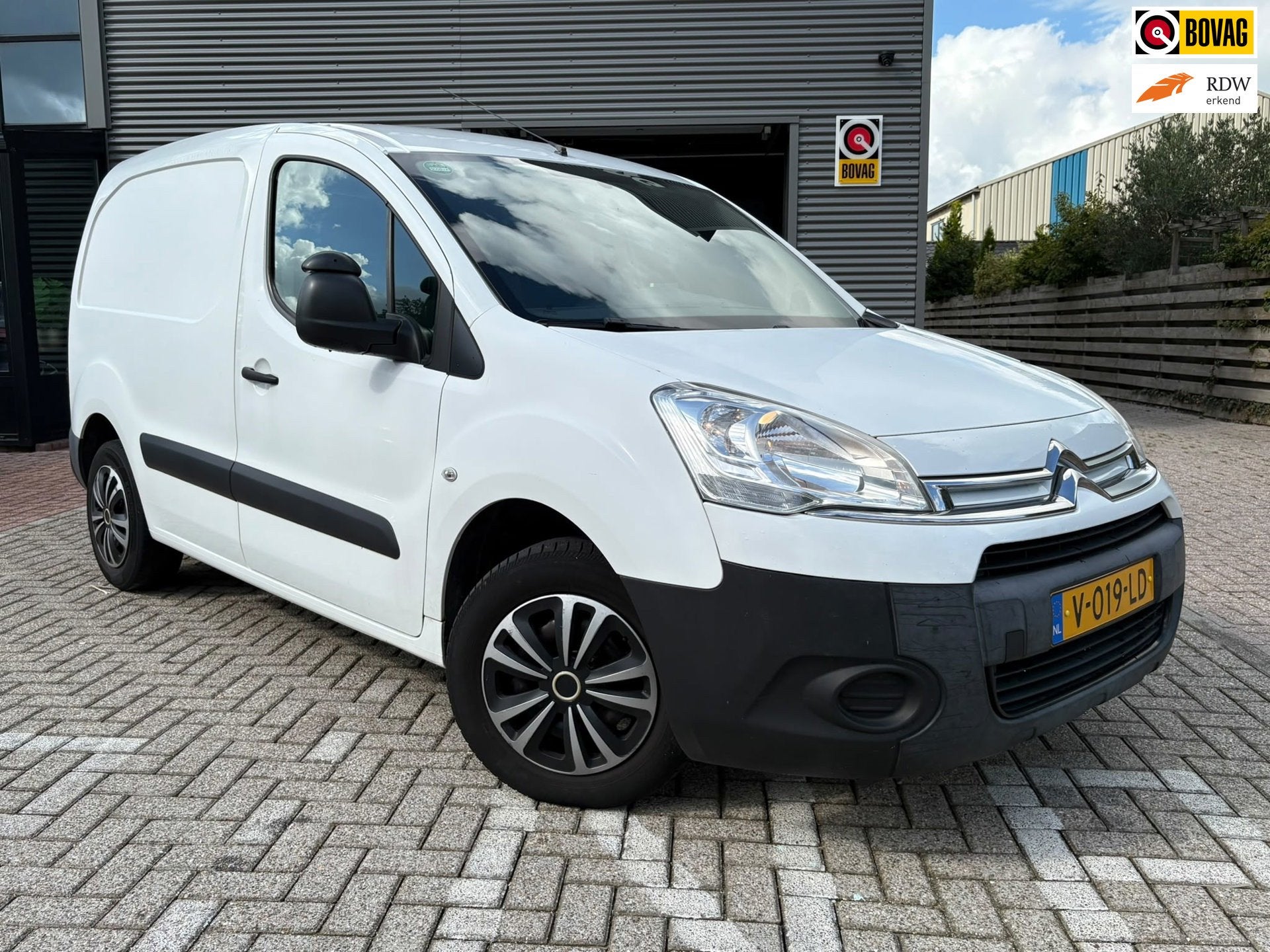 Citroen Berlingo 1.6 e-HDI 500 Comfort nieuwe APK, Voorwielaandrijving, Stof, Zwart, 4 cilinders
