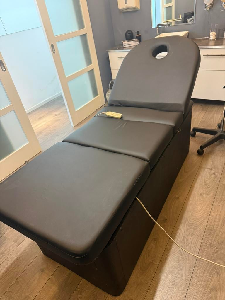 Elektrische behandelstoel, Ophalen of Verzenden, Gebruikt, Massagetafel