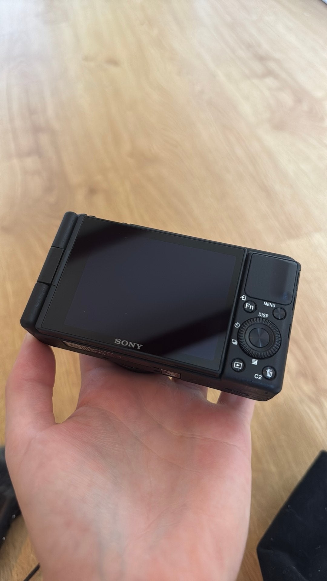 Foto 4 van Sony ZV-1 Camera met accessoires en tripod