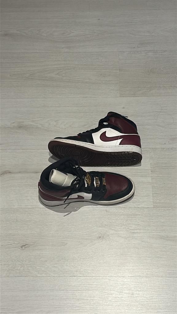 Schoenen bordeaux Air Jordan, Kleding | Dames, Schoenen, Ophalen of Verzenden, Rood, Sneakers of Gympen, Zo goed als nieuw
