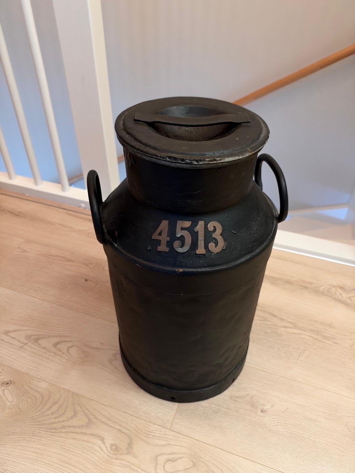 Antieke melkbus - Zwart met nummer 4513, Ophalen