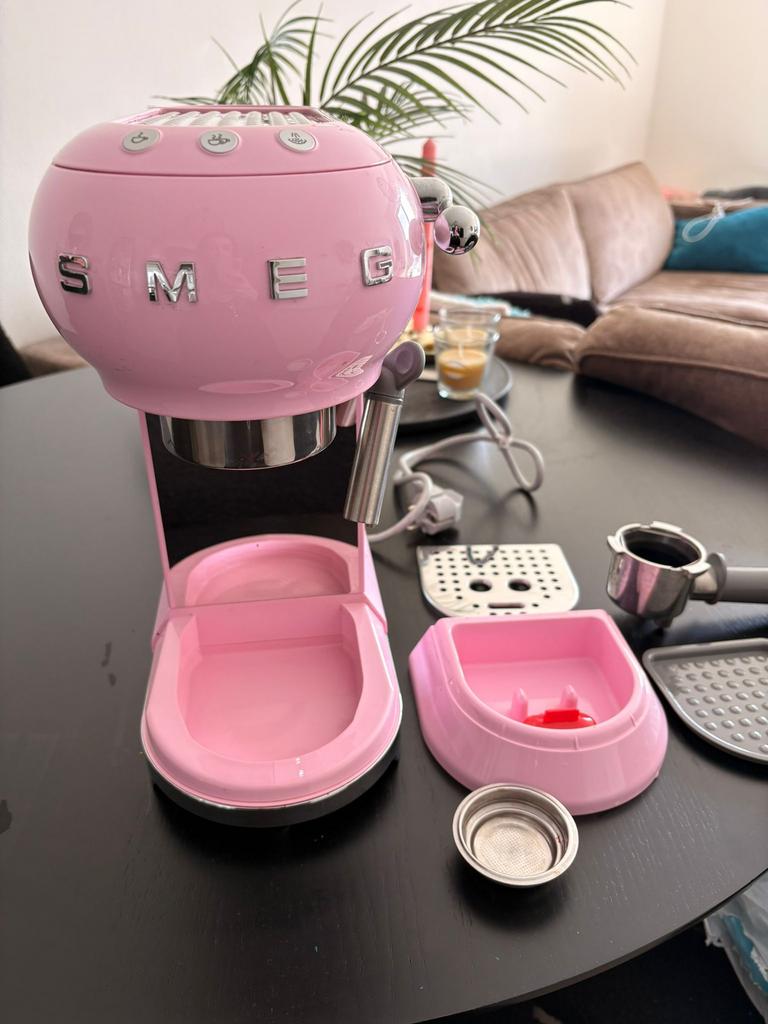Smeg koffieapparaat machine nieuwstaat, Witgoed en Apparatuur, Ophalen, Gemalen koffie, Afneembaar waterreservoir, Koffiemachine