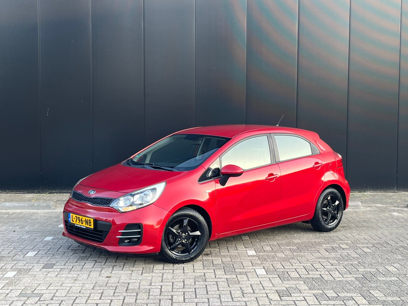 Kia Rio 1.2 I 5DRS 2016 Rood, Auto's, Voorwielaandrijving, 1027 kg, 40 €/maand, Zwart
