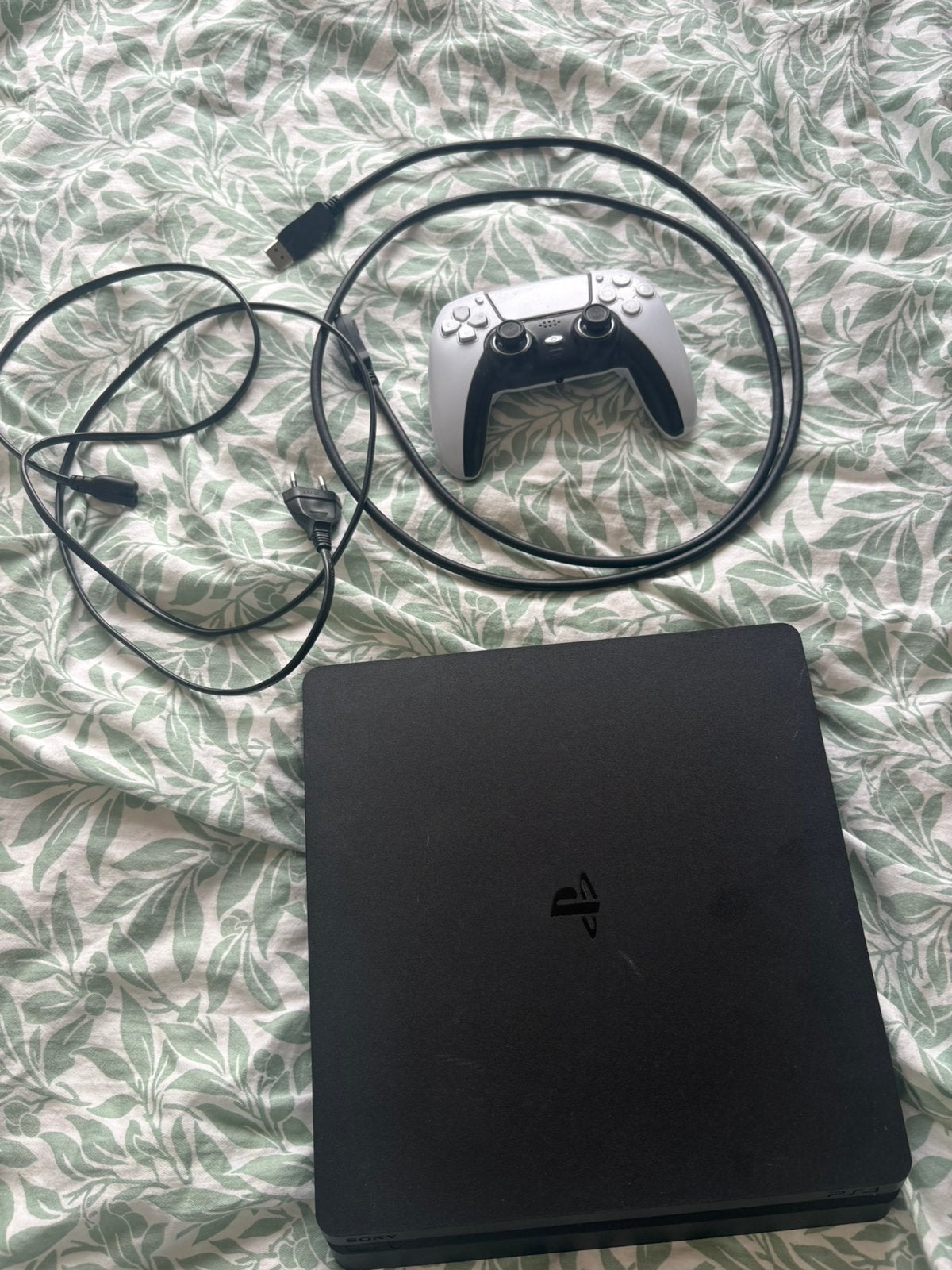 Playstation 4 Slim 1TB, Ophalen of Verzenden, Zo goed als nieuw, Met 1 controller, Slim