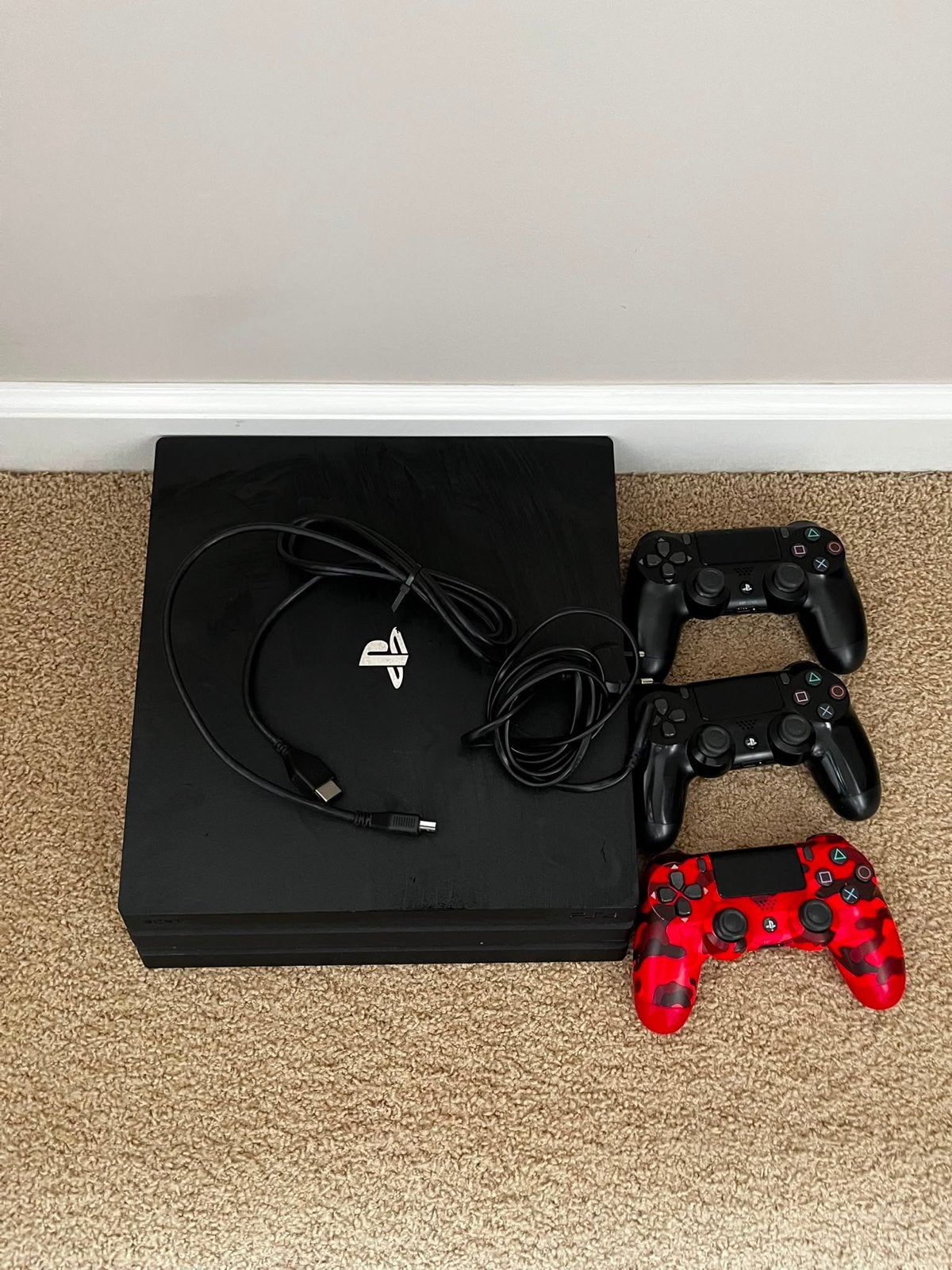 PlayStation 4 Pro met 3 controllers en 7 games, Ophalen, Overige genres, Eén computer, Zo goed als nieuw