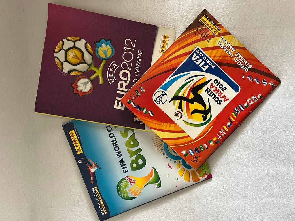 Panini Voetbal Sticker Albums: FIFA WK 2010, 2014 & UEFA EK, Ophalen of Verzenden, Winkel, Super of Benzinepomp, Zegels, Bonnen of Punten