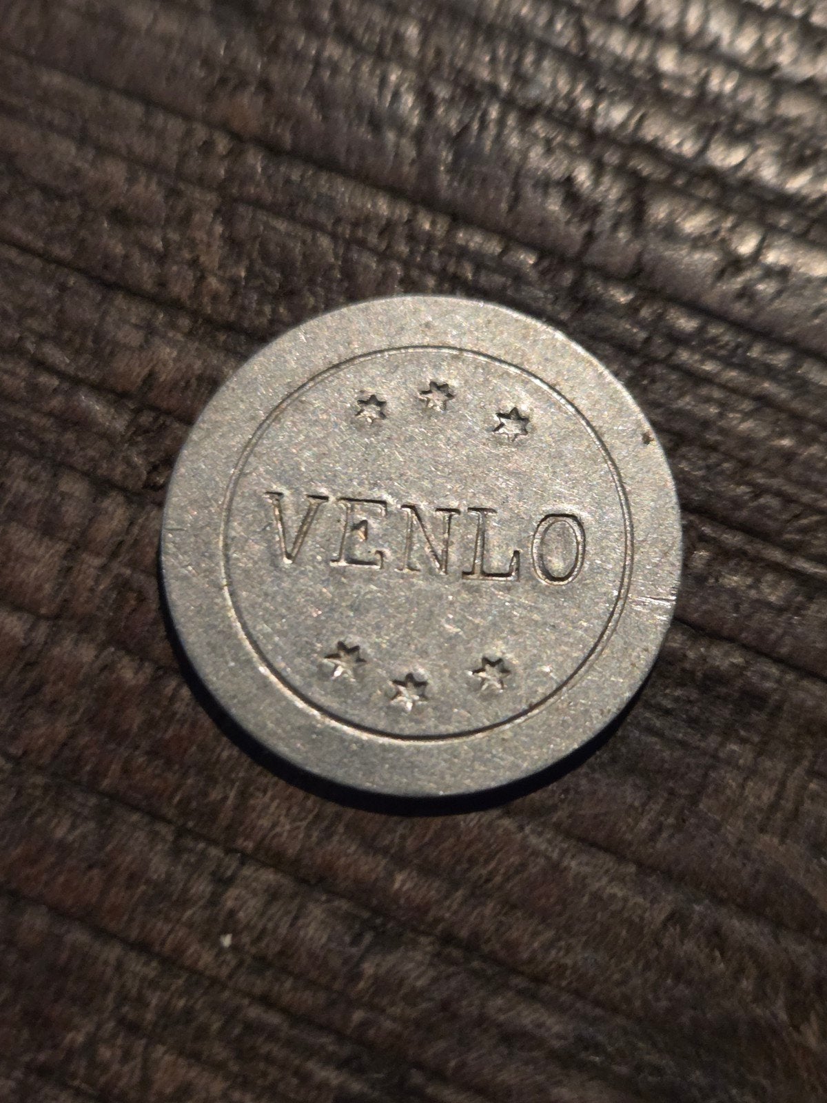 Token Stad Venlo - ca. 1x1 cm, onbekend gebruik, Ophalen of Verzenden, Overige materialen, Nederland