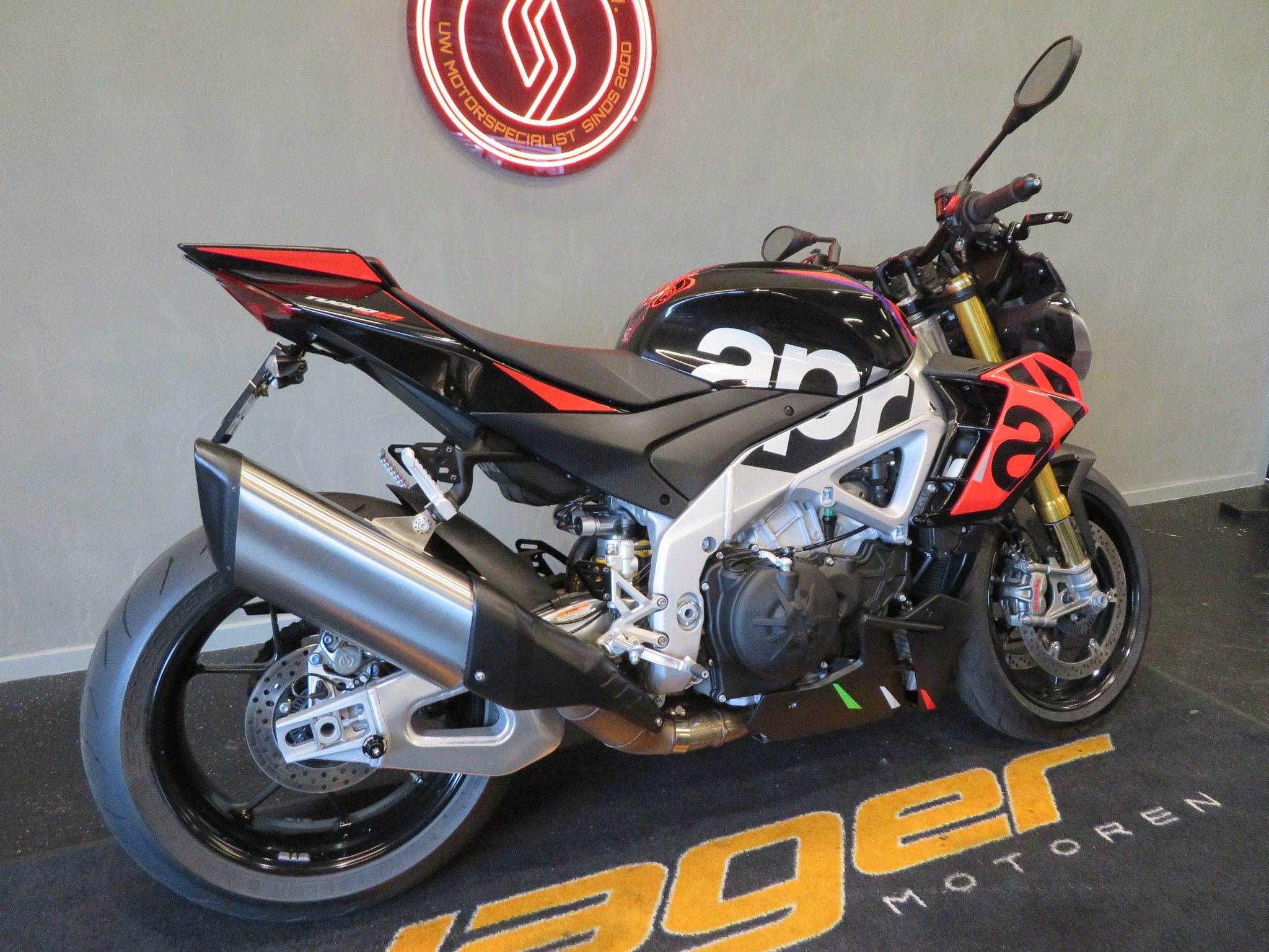 Aprilia TUONO 1100 V4 FACTORY NIEUWSTAAT! (bj 2024), Bedrijf, Naked bike