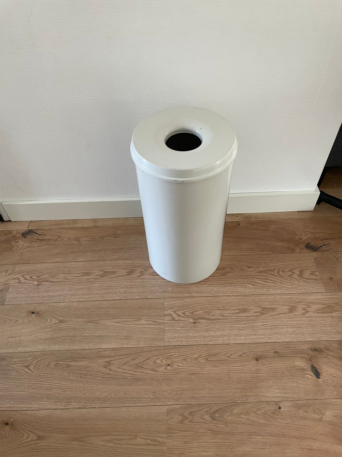 Witte afvalbak met inwerpopening, 20 tot 30 liter, Ophalen, Gebruikt, Metaal