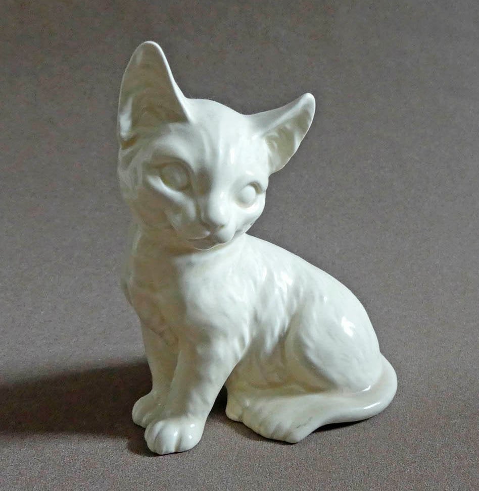 Vintage poezenbeeldje porselein poes creme beige, Ophalen of Verzenden, Gebruikt, Dier