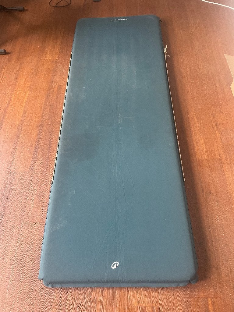 Quechua self-inflatable matras, Ophalen of Verzenden, Zo goed als nieuw, 1-persoons