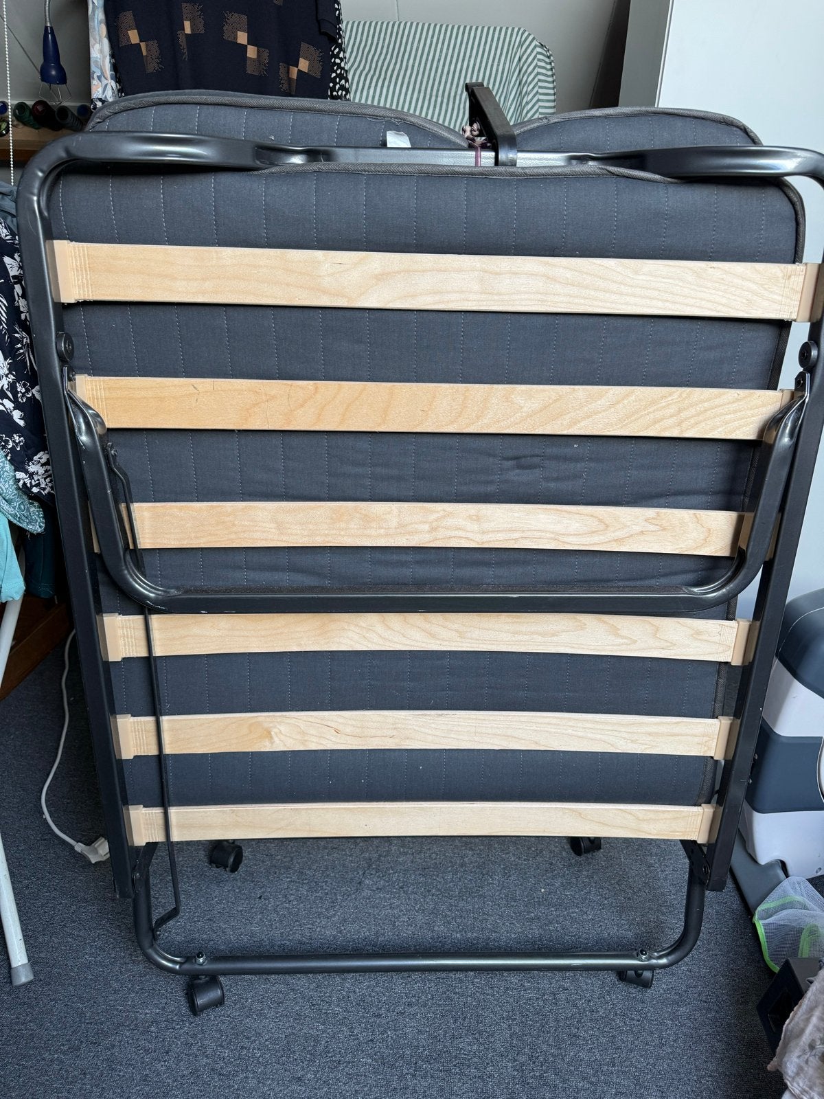 Eenpersoons opklapbed met stevig matras, Huis en Inrichting, Slaapkamer | Bedden, Ophalen, Gebruikt, Eenpersoons, Zwart
