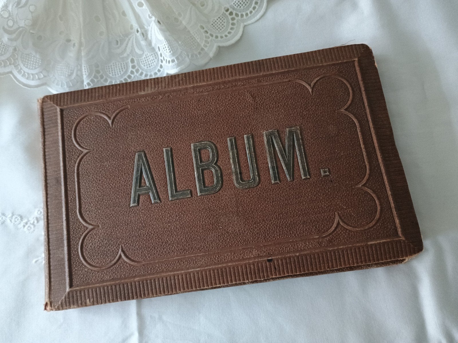 Oud album met oude poesieplaatjes, Verzamelen, Poesieplaatjes, Ophalen of Verzenden