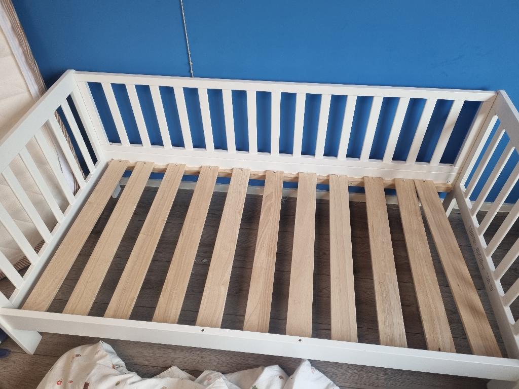Peuterbed - petit amelie 140x70 Wit, Kinderen en Baby's, Kinderkamer | Bedden, Ophalen, 70 tot 85 cm, 140 tot 160 cm, Zo goed als nieuw