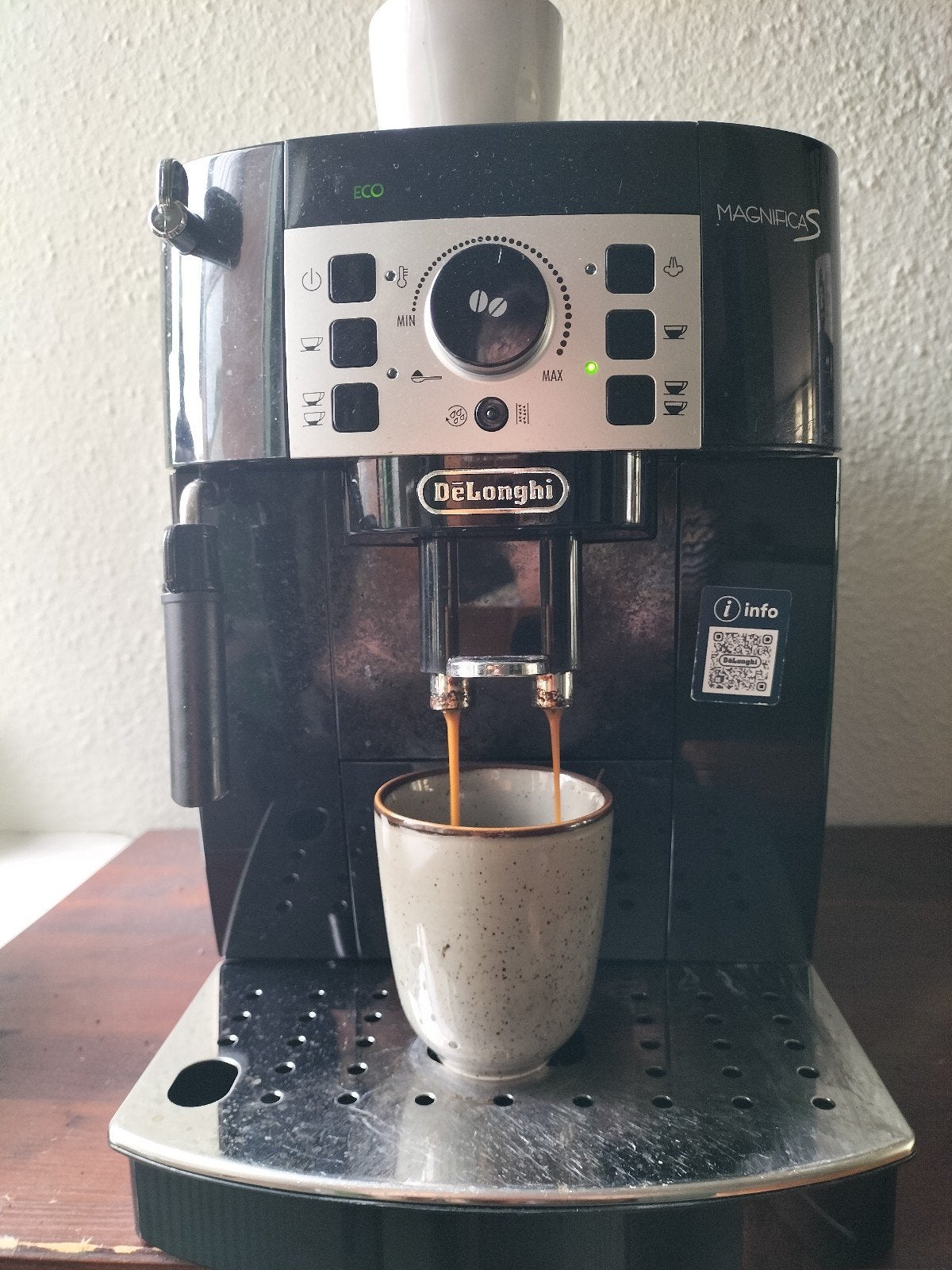 DeLonghi Magnifica S volautomatische espressomachine, Witgoed en Apparatuur, Ophalen, Gebruikt, 10 kopjes of meer, Koffiemachine