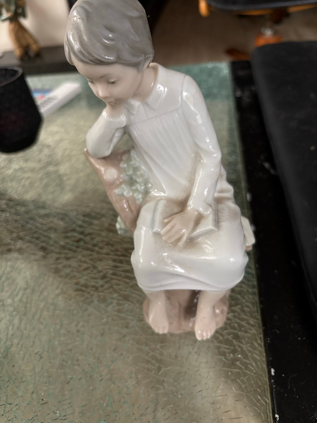 Lladro beeldje: Meisje leest boek op boomstronk, Ophalen, Zo goed als nieuw, Overige typen