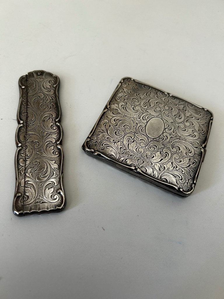Verzilverde vintage kam en poederdoos, Ophalen