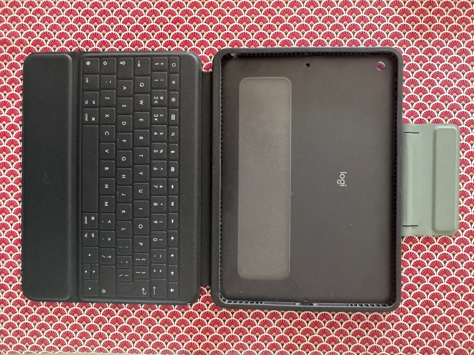 Logitech Rugged Folio (YU0073) Toetsenbordhoes, Computers en Software, Tablet-hoezen, Ophalen, Gebruikt, 10 inch, Bescherming voor- en achterkant