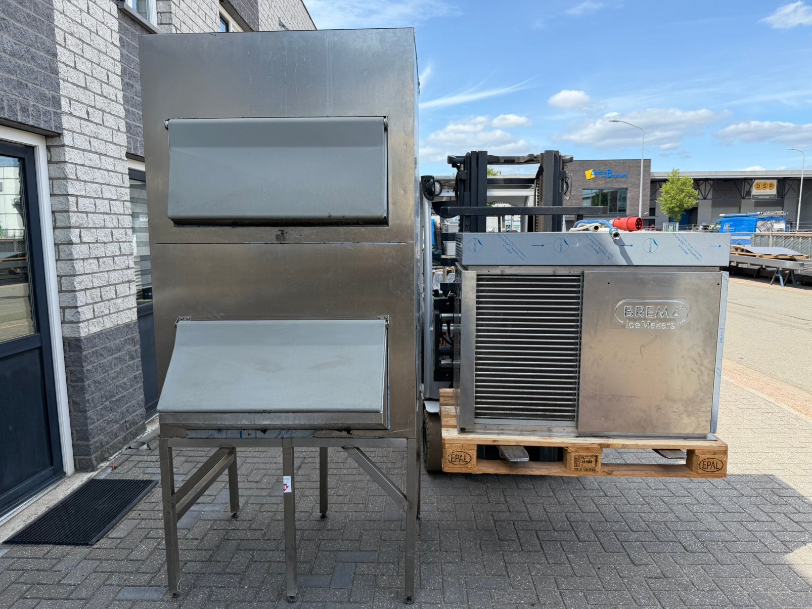 Hoshizaki/Brema scherfijsmachine 800 kilo met bunker 1500 kg, Ophalen