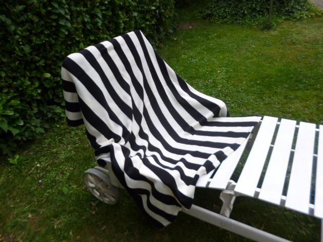 Gebreide omslagdoek 180x160 cm Breton-look-alike, Ophalen of Verzenden, Zo goed als nieuw, Maat 46/48 (XL) of groter, Sjaal