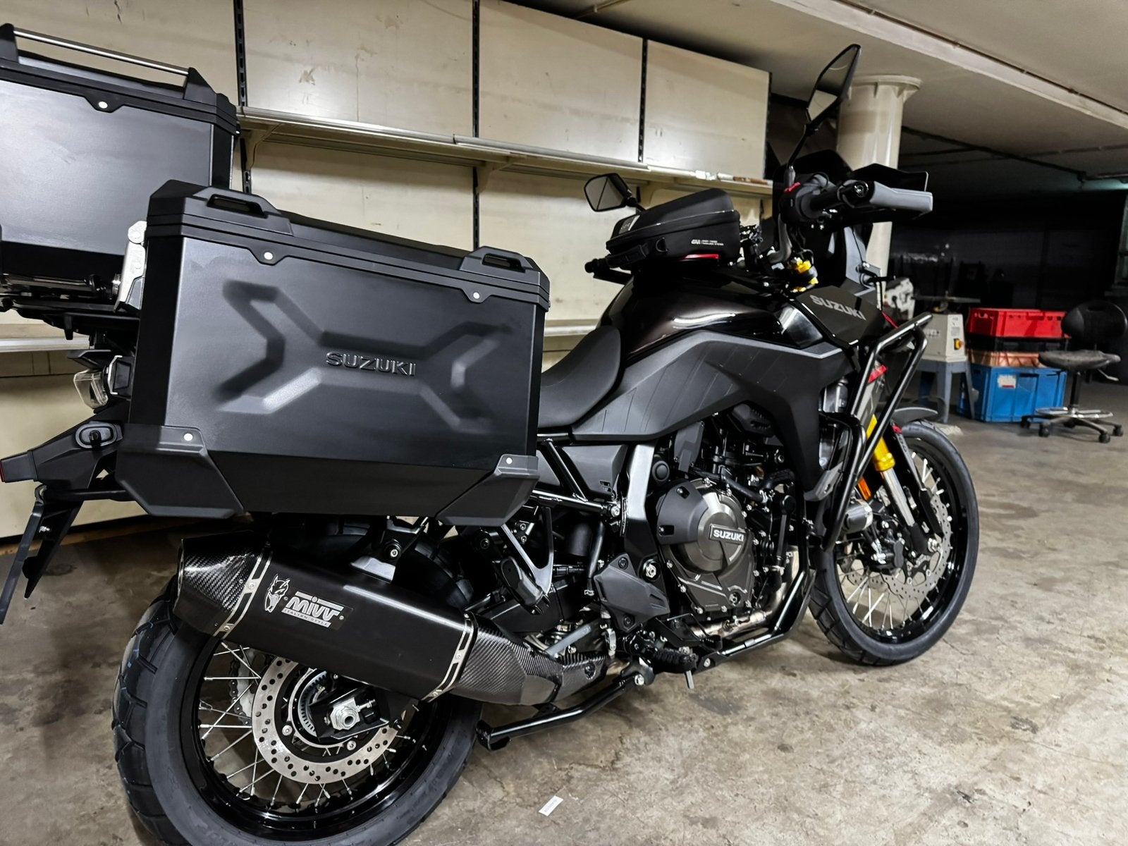 Suzuki V-Strom 800DE 2025, Ophalen