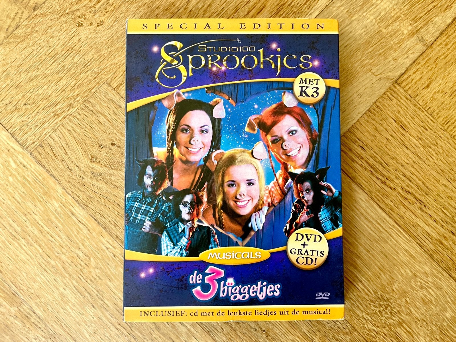 K3 - 3 Biggetjes Musical Special Edition DVD + CD (krasvrij), Zo goed als nieuw, Concert, Alle leeftijden, Speciale editie