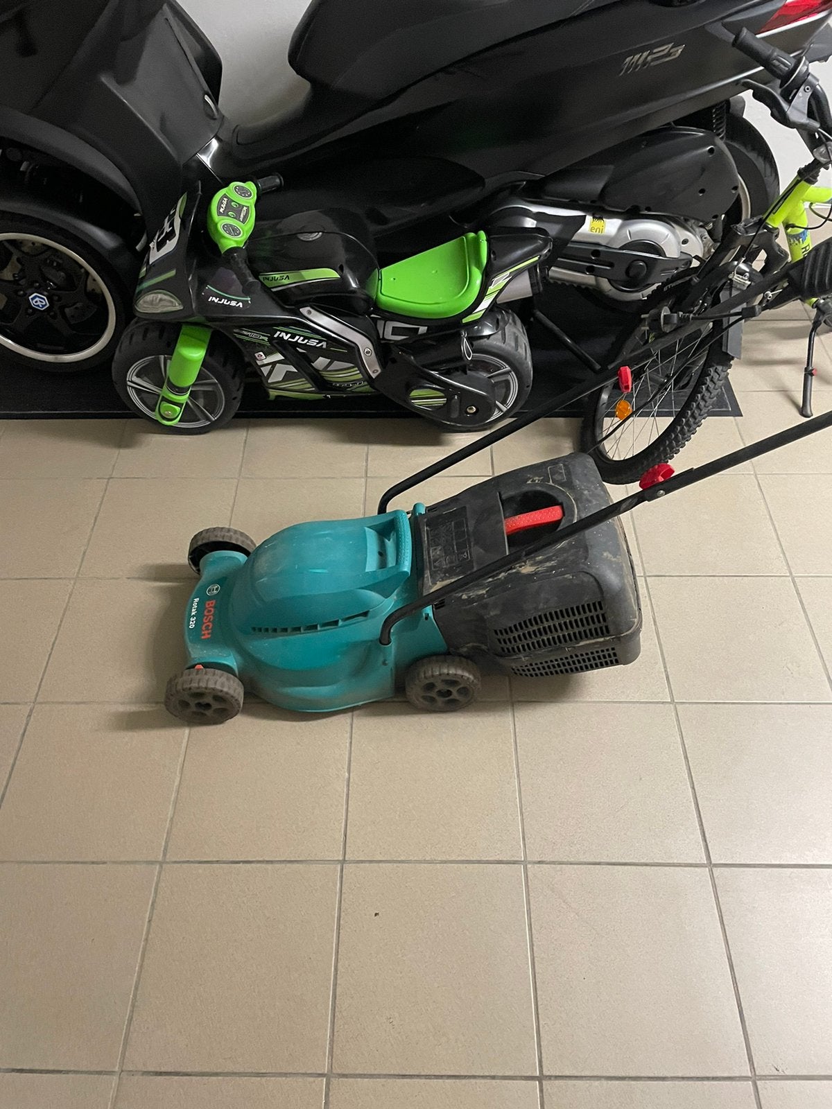 Grasmaaier bosch rotak 320, Ophalen of Verzenden, Zo goed als nieuw