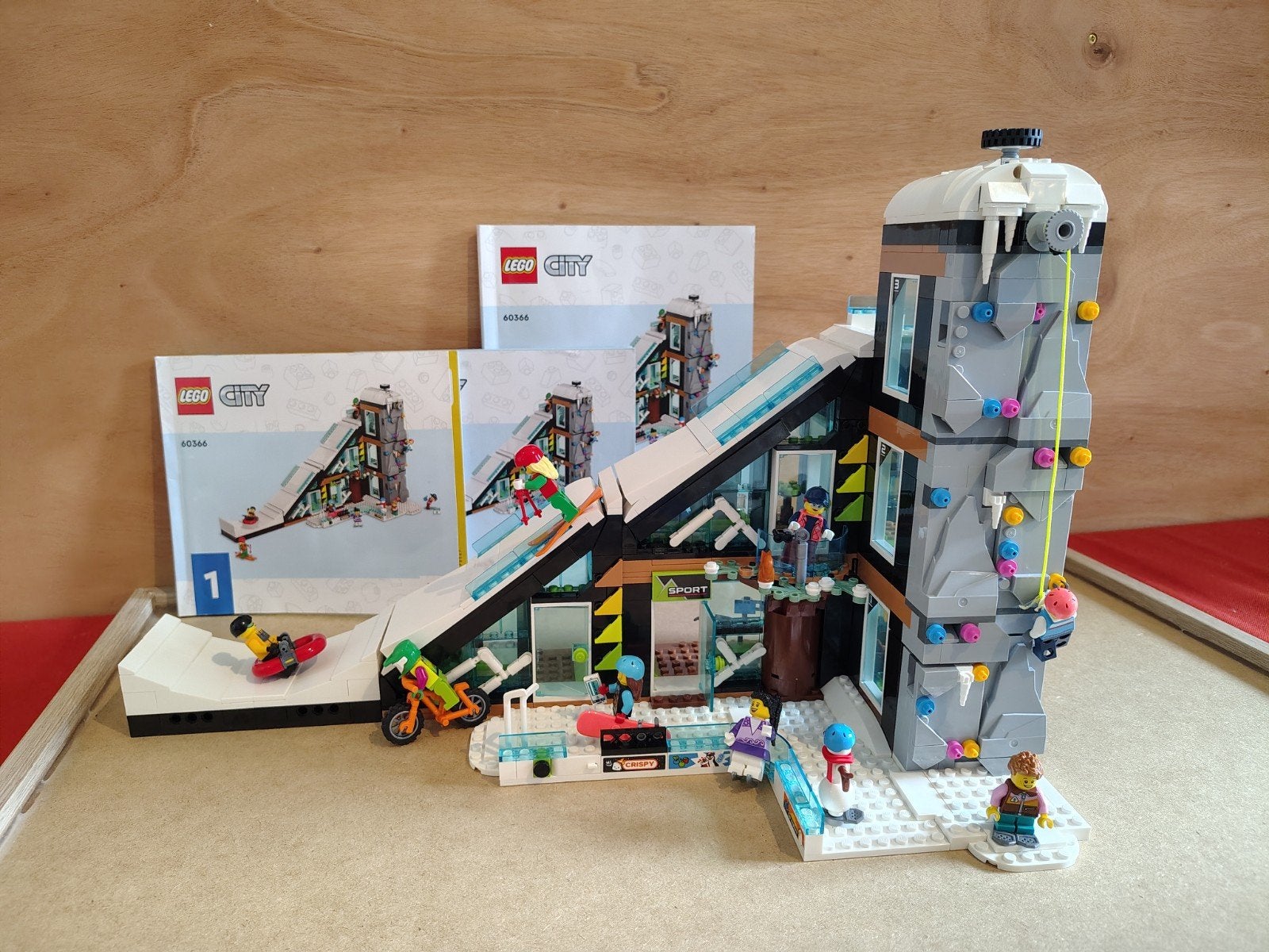 LEGO City 60366 Ski- en Klimcentrum. Compleet, Kinderen en Baby's, Ophalen of Verzenden, Zo goed als nieuw