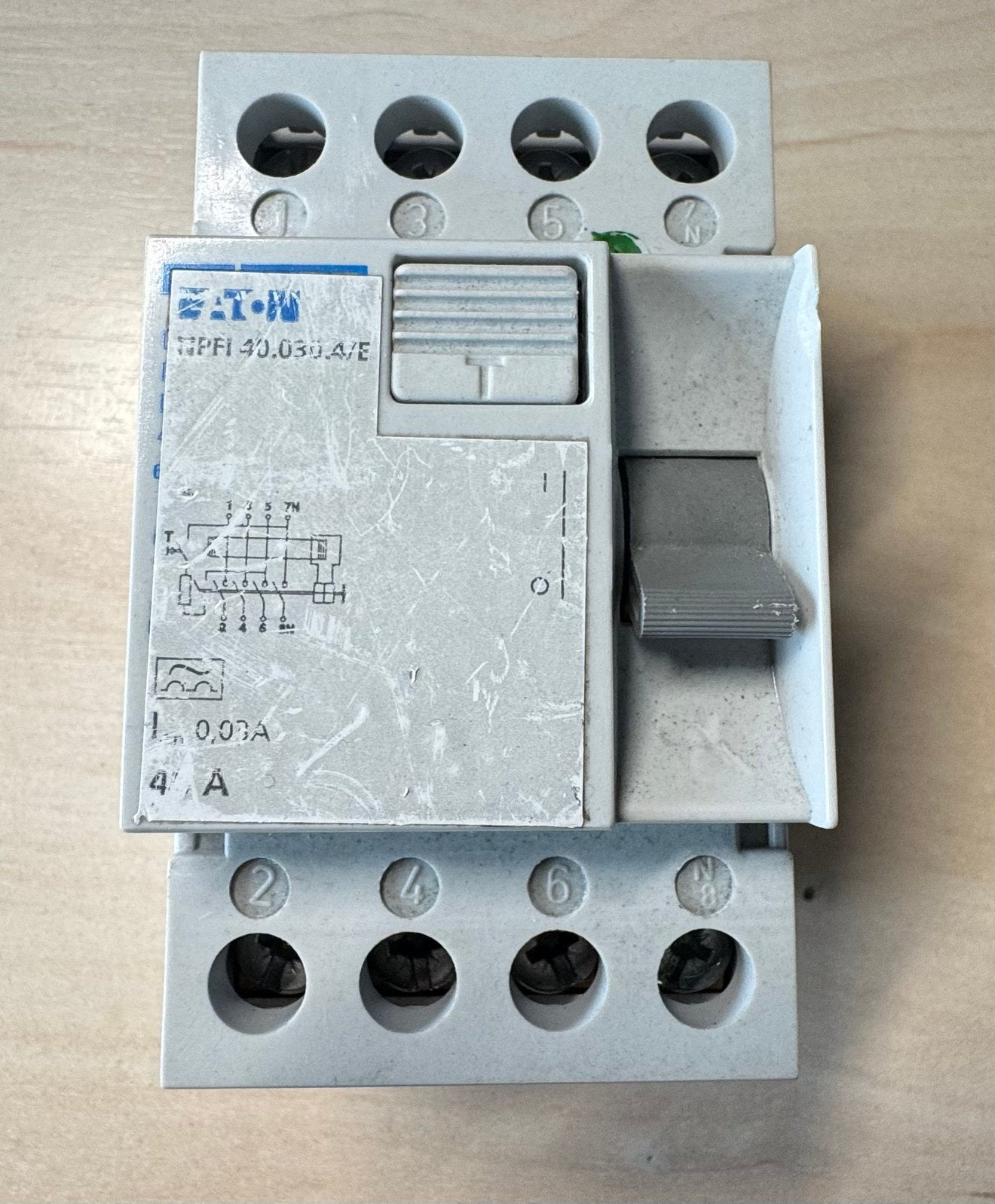 Eaton aardlekschakelaar 40A 30mA 4-polig €12 per stuk, Ophalen of Verzenden, Gebruikt