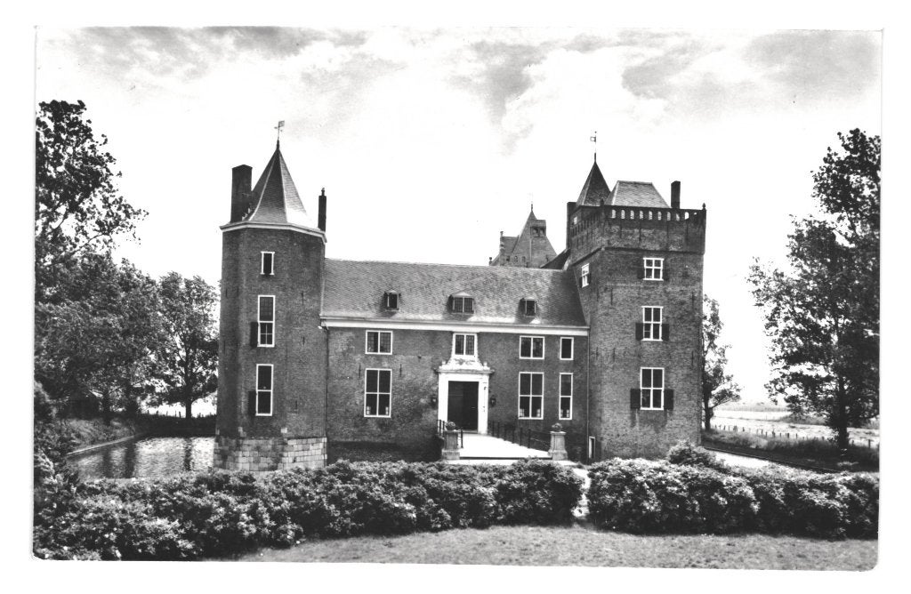 947425	Heemskerk	1968 Jeugdherberg	Assumburg	zegel afgeweek, Ophalen of Verzenden, 1960 tot 1980, Gelopen, Noord-Holland