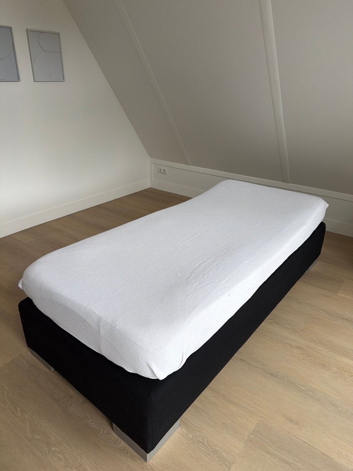 Nette zwarte boxspring met lichtgrijze poot, Ophalen, Strak, 90 cm, Eenpersoons