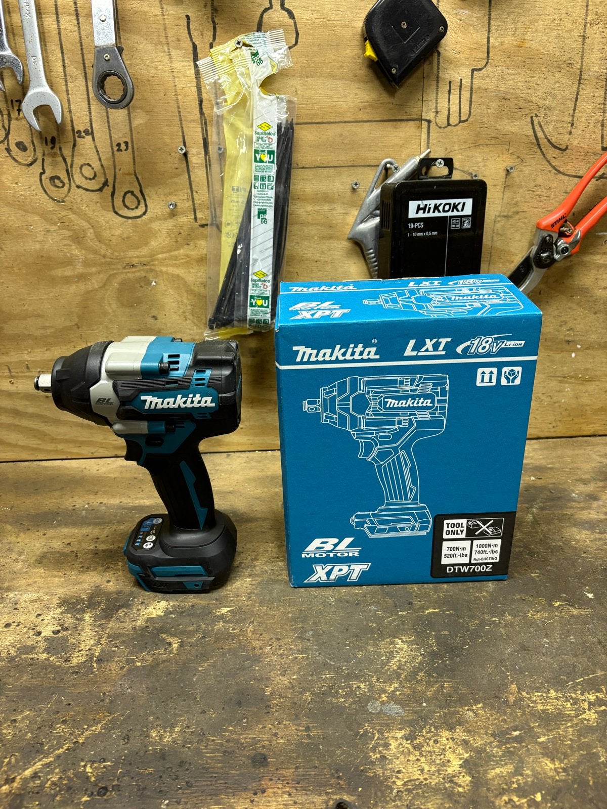 Nieuwe Makita DTW700 Accu Slagmoersleutel 18V, Ophalen of Verzenden, Nieuw, Overige typen, Variabele snelheid