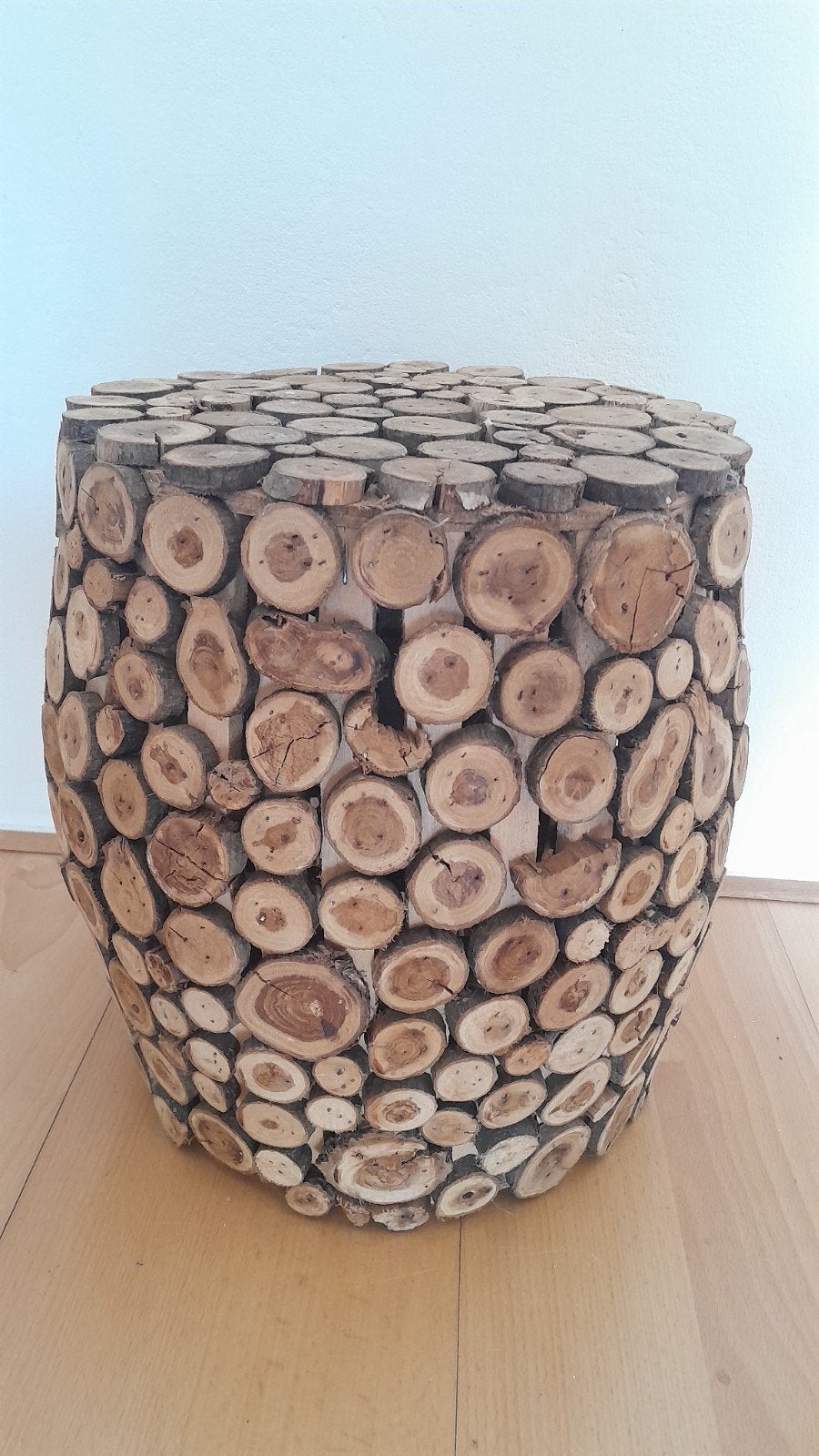 Houten bijzettafeltje, Huis en Inrichting, Tafels | Bijzettafels, Minder dan 55 cm, Rond, Nieuw, Ophalen of Verzenden