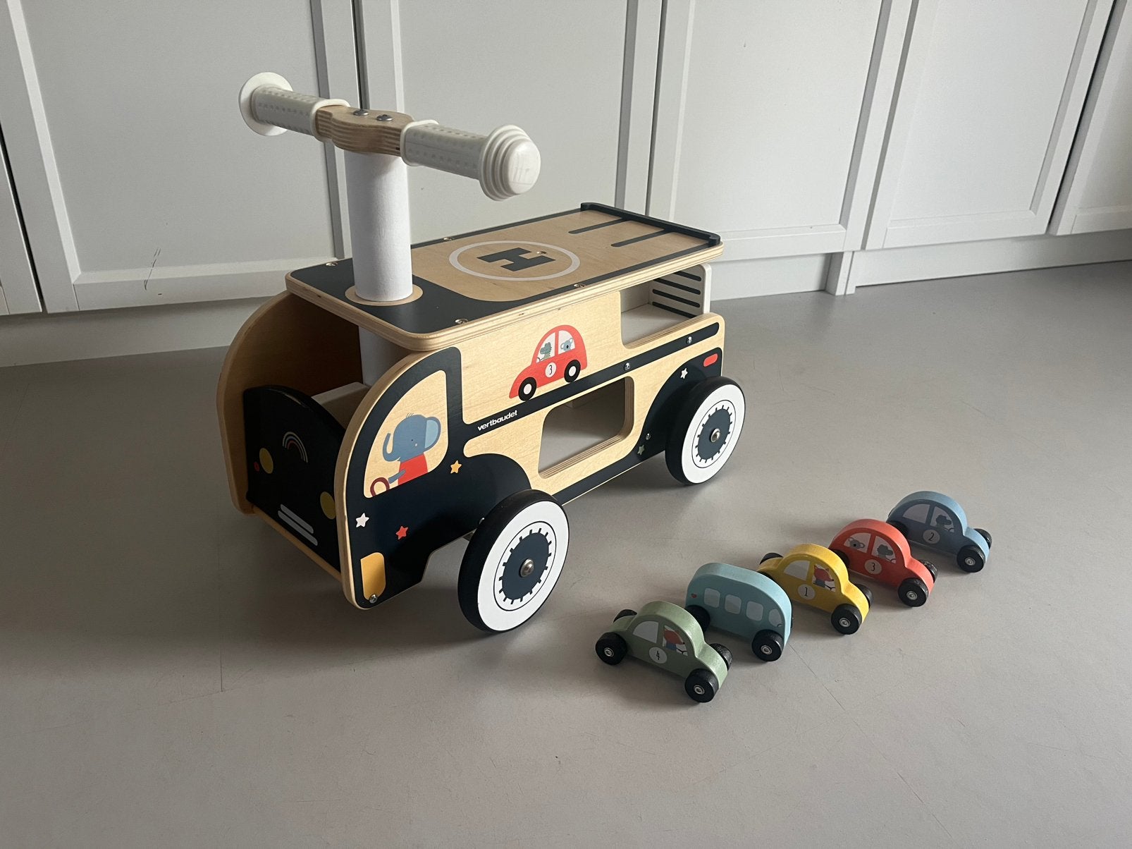 Loopauto van Vertbaudet. Incl houten autootjes, Ophalen, Gebruikt