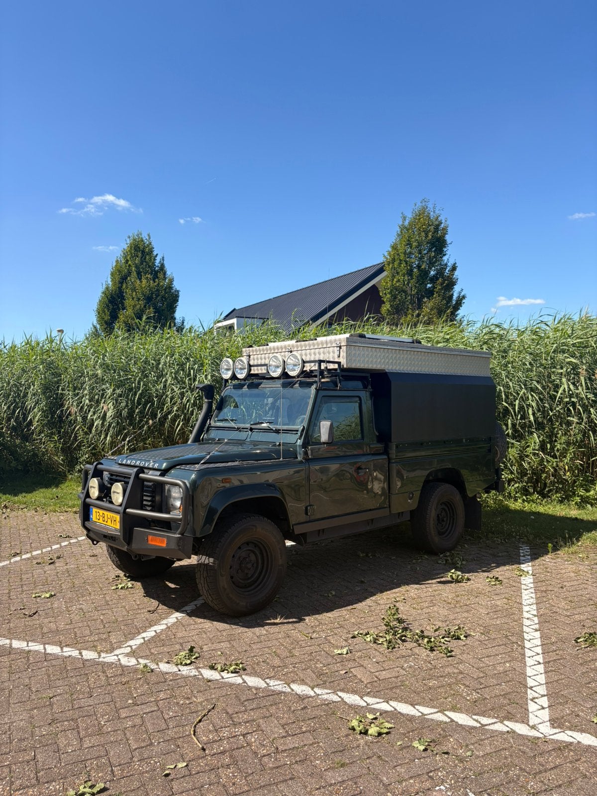 Land Rover Defender 110 TD5 overlander camper 4x4, Caravans en Kamperen, Campers, Tot en met 2, Particulier, Tot 5 meter, Handgeschakeld
