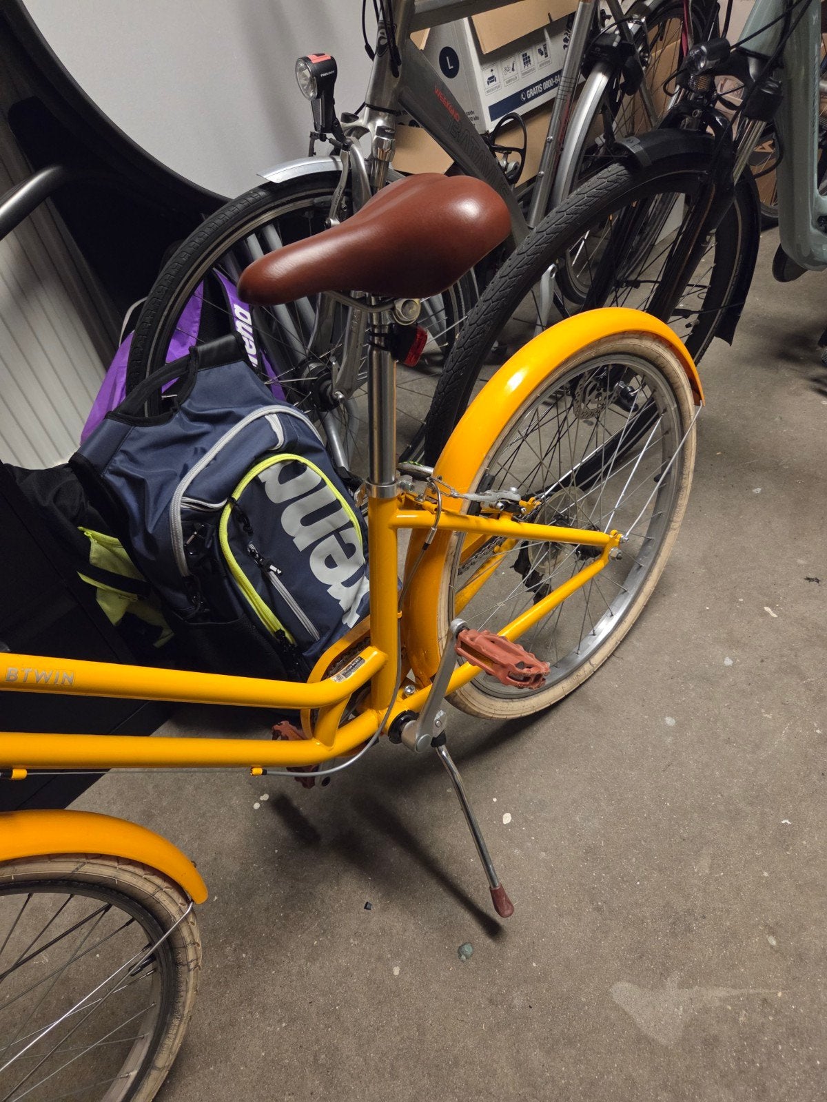 Btwin meisjesfiets geel met 6 versnellingen en mandje, 20 inch of meer, Gebruikt, Velgrem, Ophalen
