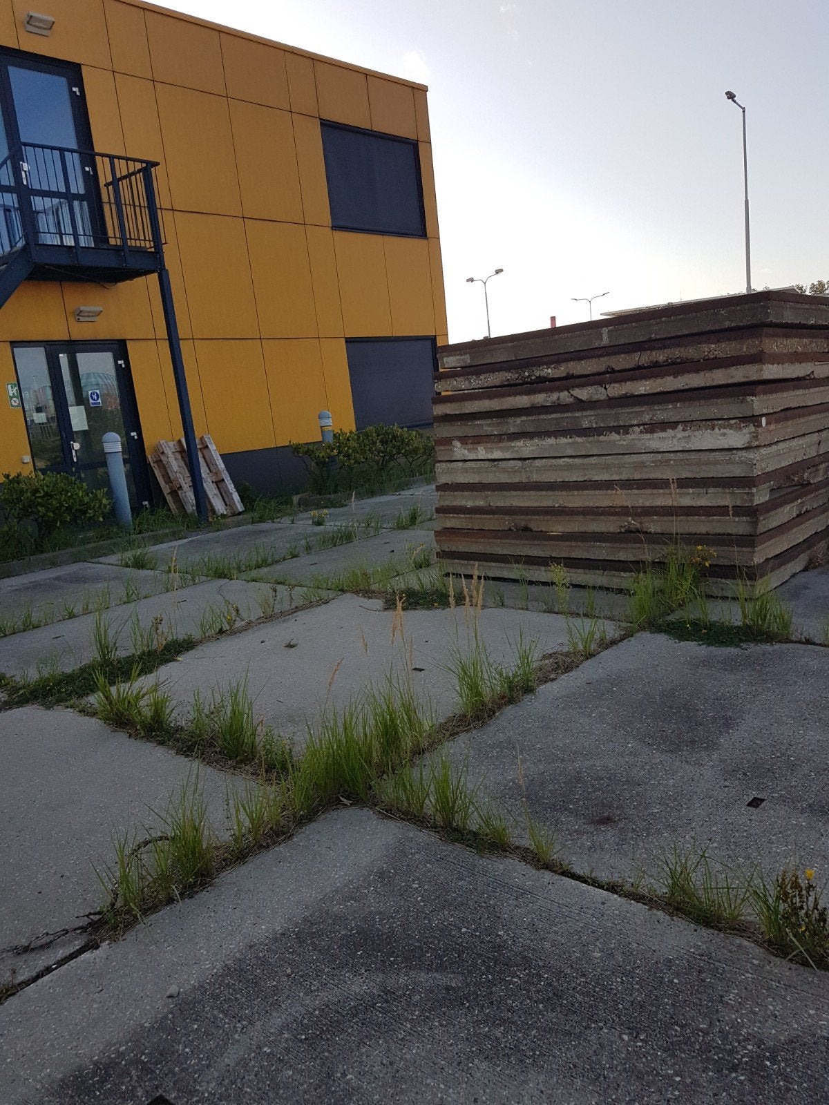 Gevraagd gebruikte stelconplaten, betonplaten, industrieplat, Doe-het-zelf en Verbouw, Ophalen of Verzenden, Gebruikt
