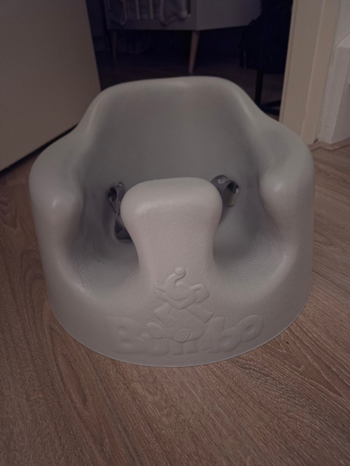 Te koop Bumbo stoel incl tuigje zgan, Kinderen en Baby's, Kinderstoelen, Ophalen of Verzenden, Zo goed als nieuw, Overige typen