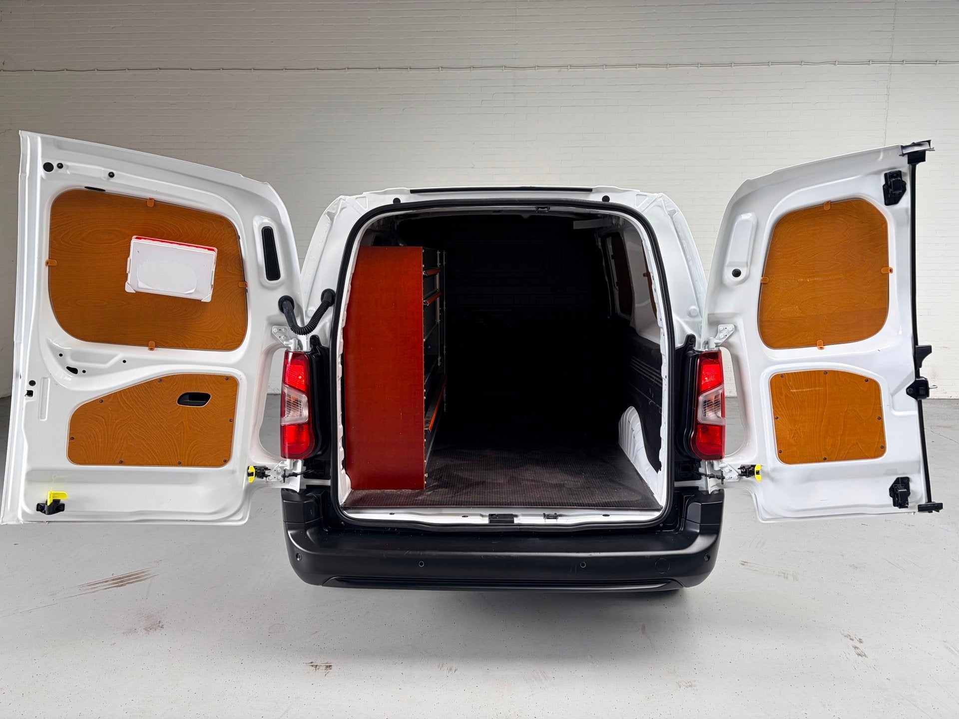 Opel Combo 1.5D 100pk euro6 L2H1 Edition, Airco, Groot Navig, Auto's, Bestelauto's, Voorwielaandrijving, Dealer onderhouden, Stof